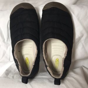 SAHALIE.  7.5”.  Women’s.  Black.